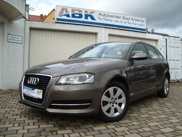 Grau Gebraucht 2011 Audi A3 Attraction Limousine | 7.490 € (Etwas zu teuer) - Bild 1/4