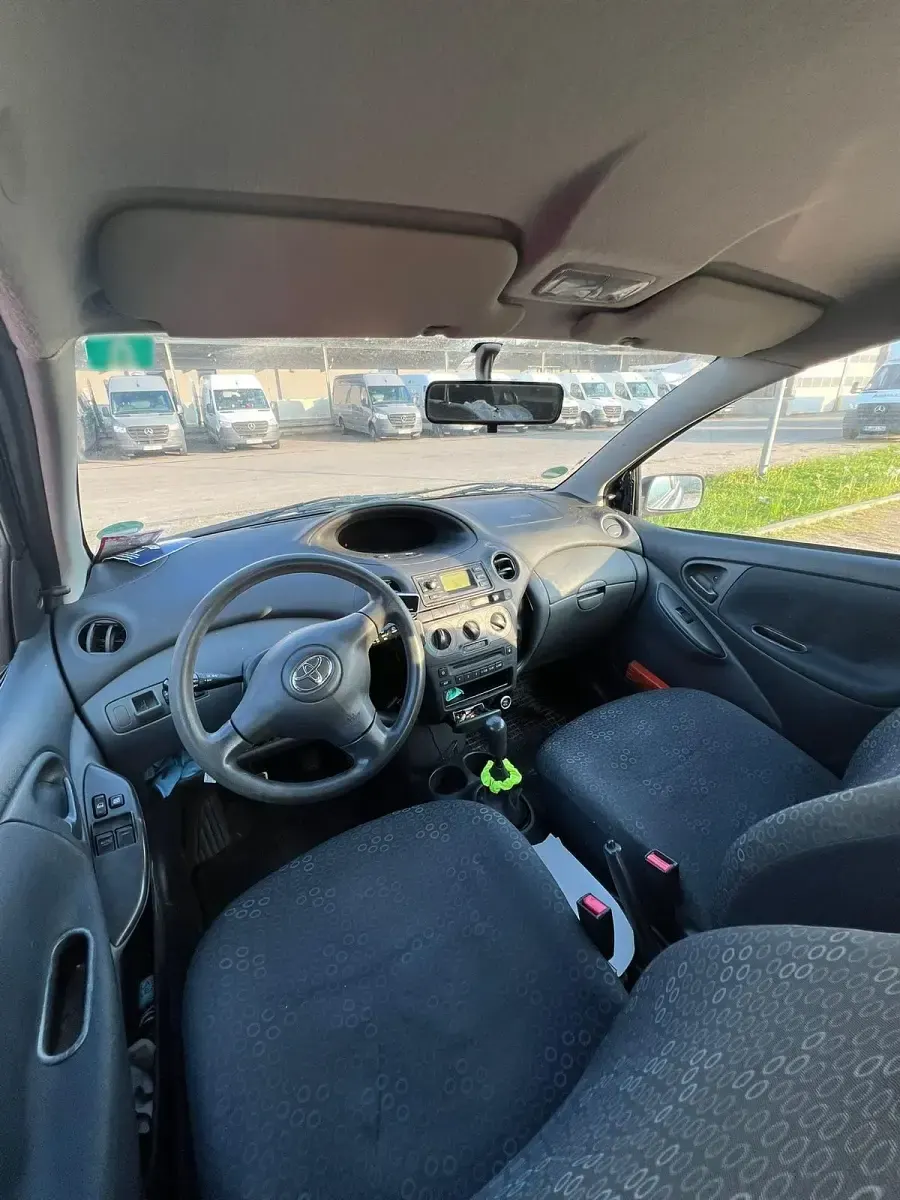 Gebraucht Toyota Yaris 87 PS (63 kW) 2003 Blau Kleinwagen