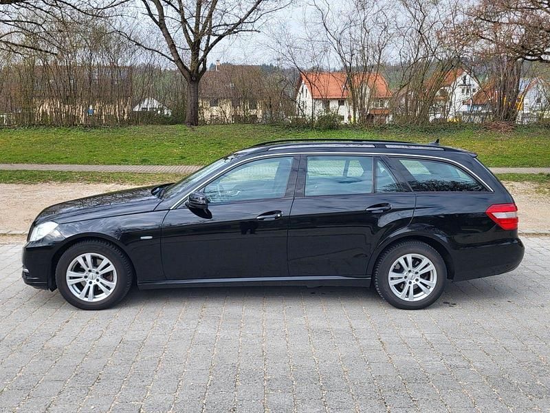 Gebraucht Mercedes E220 170 PS (125 kW) 2012 Schwarz Kombi