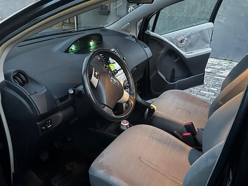 Gebraucht Toyota Yaris 87 PS (63 kW) 2006 Schwarz Limousine