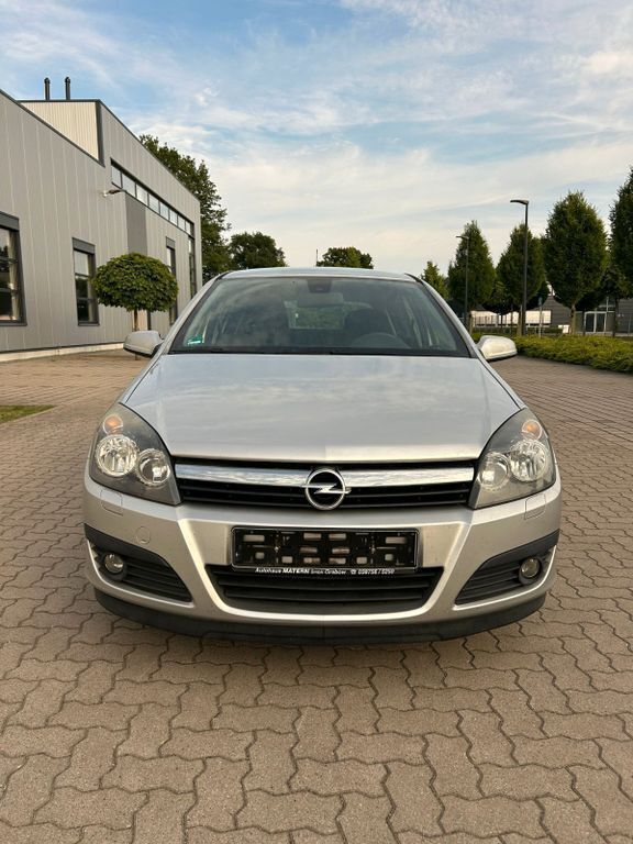 Silber Gebraucht 2006 Opel Astra Limousine | 1.999 € (Guter Preis) - Bild 1/4