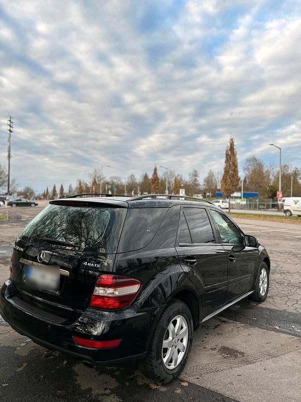 Gebraucht Mercedes ML320 224 PS (164 kW) 2008 Schwarz SUV