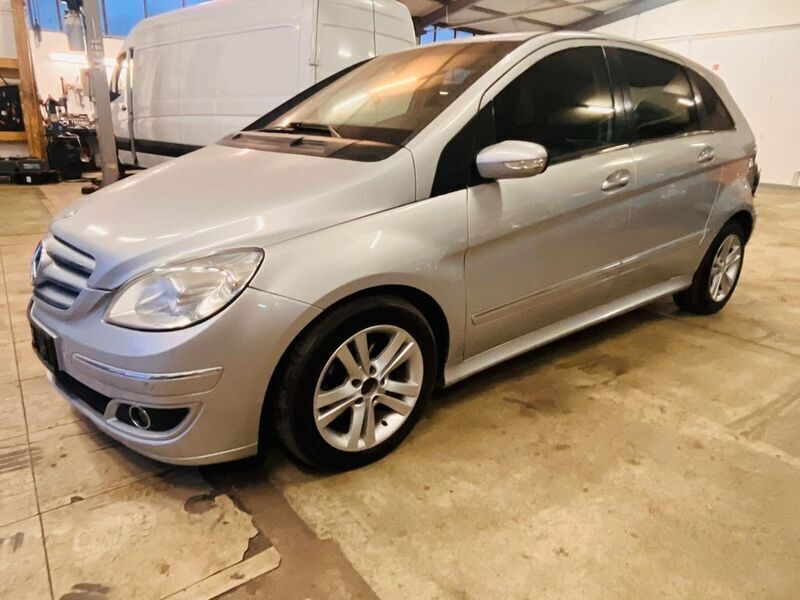 Silber Gebraucht 2006 Mercedes B200 Van / Kleinbus | 2.950 € - Bild 1/4