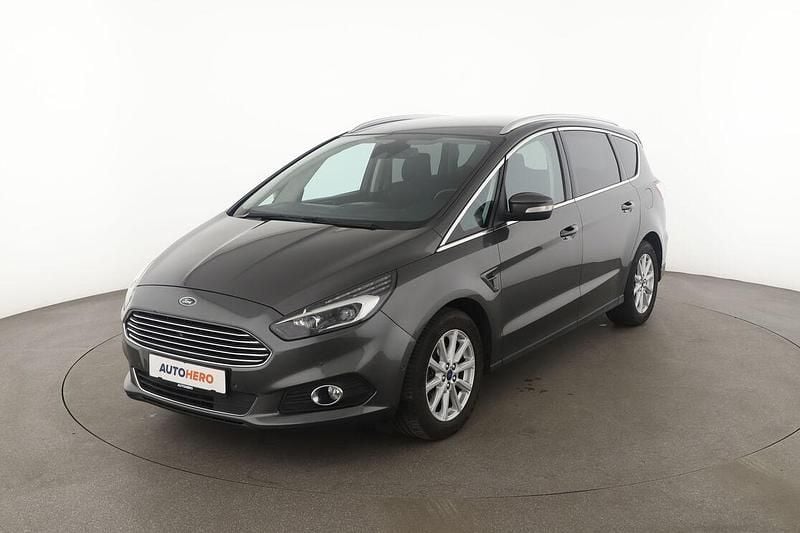 Grau Gebraucht 2016 Ford S-MAX Titanium Van / Kleinbus | 15.980 € (Etwas zu teuer) - Bild 1/3