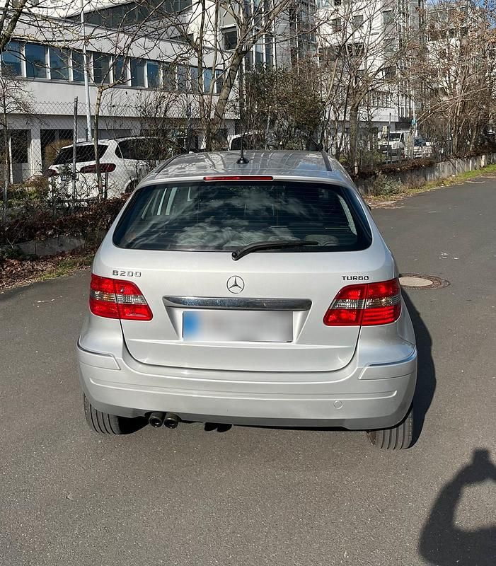 Gebraucht Mercedes E200 193 PS (141 kW) 2007 Silber Limousine