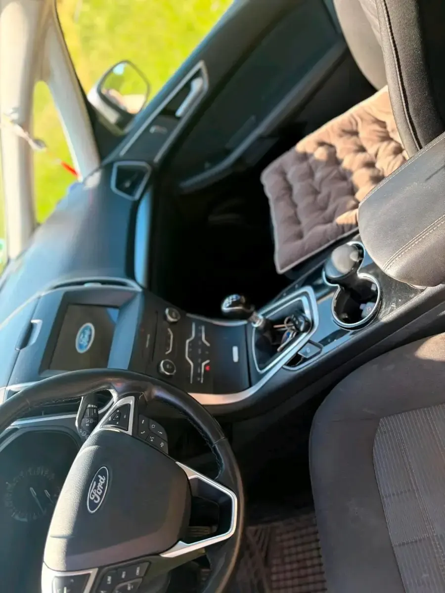 Gebraucht Ford Galaxy 150 PS (110 kW) 2016 Silber Van / Kleinbus