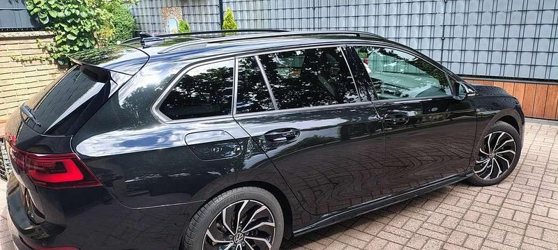 Gebraucht VW Golf VIII R-line 150 PS (110 kW) 2024 Schwarz Kombi