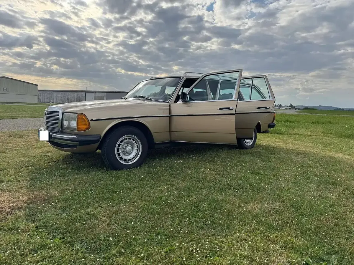 Gebraucht Mercedes E280 185 PS (136 kW) 1982 Gold Kombi