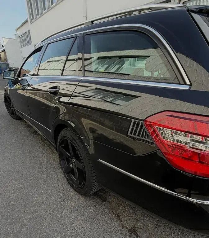 Gebraucht Mercedes E200 Elegance 184 PS (135 kW) 2012 Schwarz Limousine