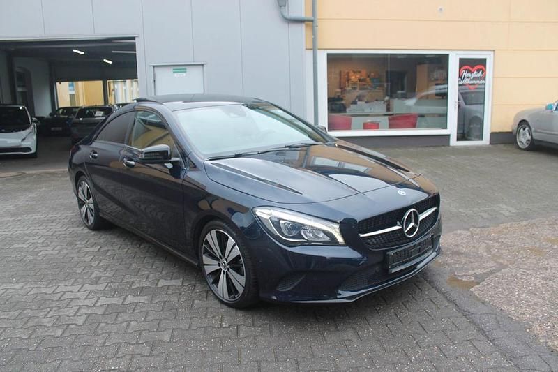Gebraucht Mercedes CLA220 Night 184 PS (135 kW) 2018 Blau Limousine