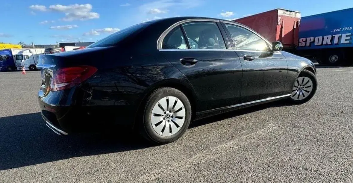 Gebraucht Mercedes E200 160 PS (117 kW) 2019 Schwarz Limousine