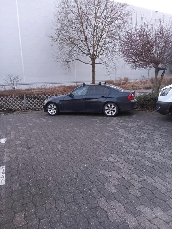 Blau Gebraucht 2007 BMW 320 Limousine | 2.900 € (Superpreis) - Bild 1/4