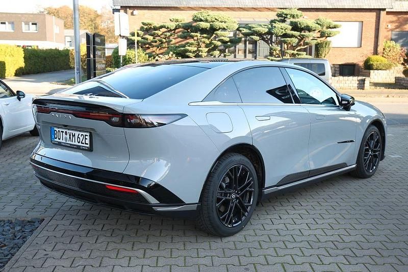 Neu Mazda 6e Takumi-Line 189 kW (258 PS) 2025 Grau Limousine