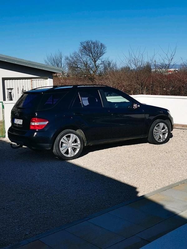 Schwarz Gebraucht 2007 Mercedes ML280 SUV | 6.900 € (Fairer Preis) - Bild 1/4