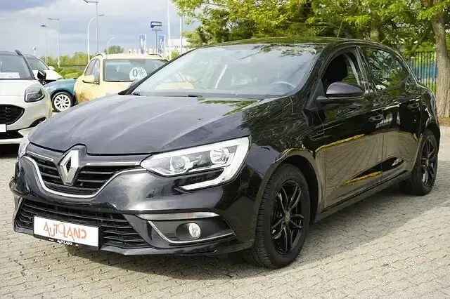 Gebraucht Renault Mégane 132 PS (97 kW) 2019 Schwarz Limousine