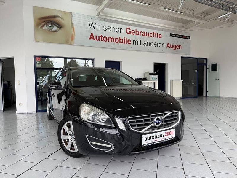 Schwarz Gebraucht 2011 Volvo V60 Momentum Kombi | 6.950 € (Fairer Preis) - Bild 1/4