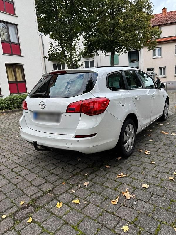 Gebraucht Opel Astra 117 PS (86 kW) 2013 Weiß Kombi