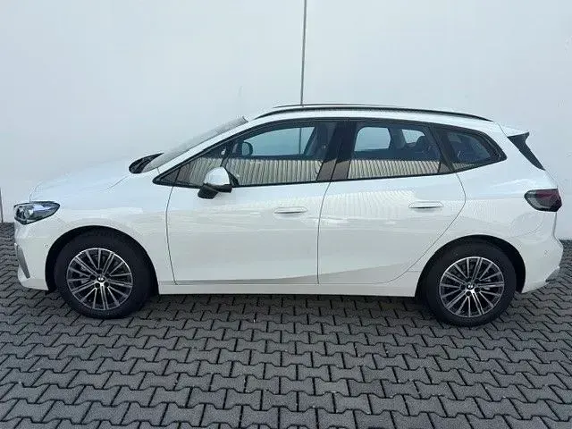 Gebraucht BMW 220 Active Tourer Luxury Line 170 PS (125 kW) 2025 Weiss Van / Kleinbus