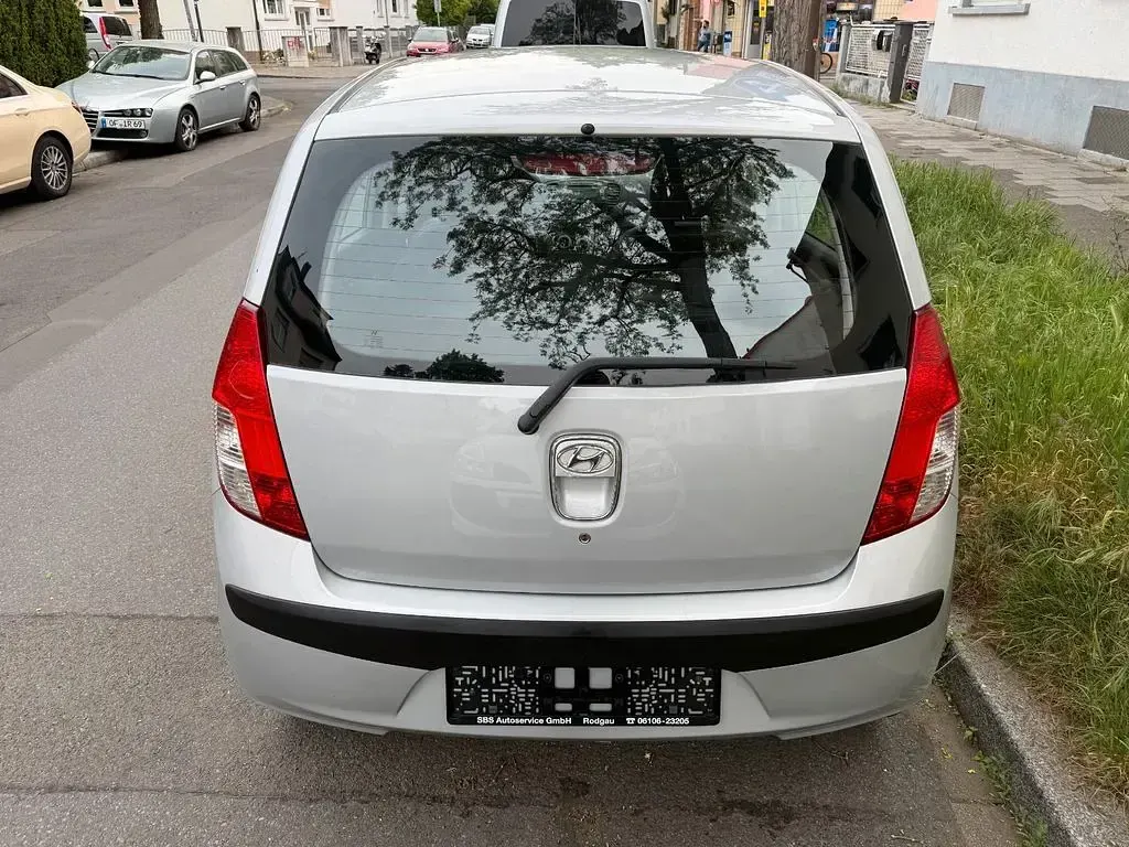 Gebraucht Hyundai i10 67 PS (49 kW) 2010 Silber Kleinwagen