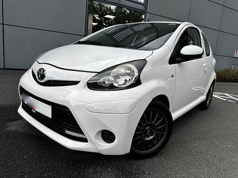 Gebraucht Toyota Aygo Cool 68 PS (50 kW) 2013 Weiß Kleinwagen