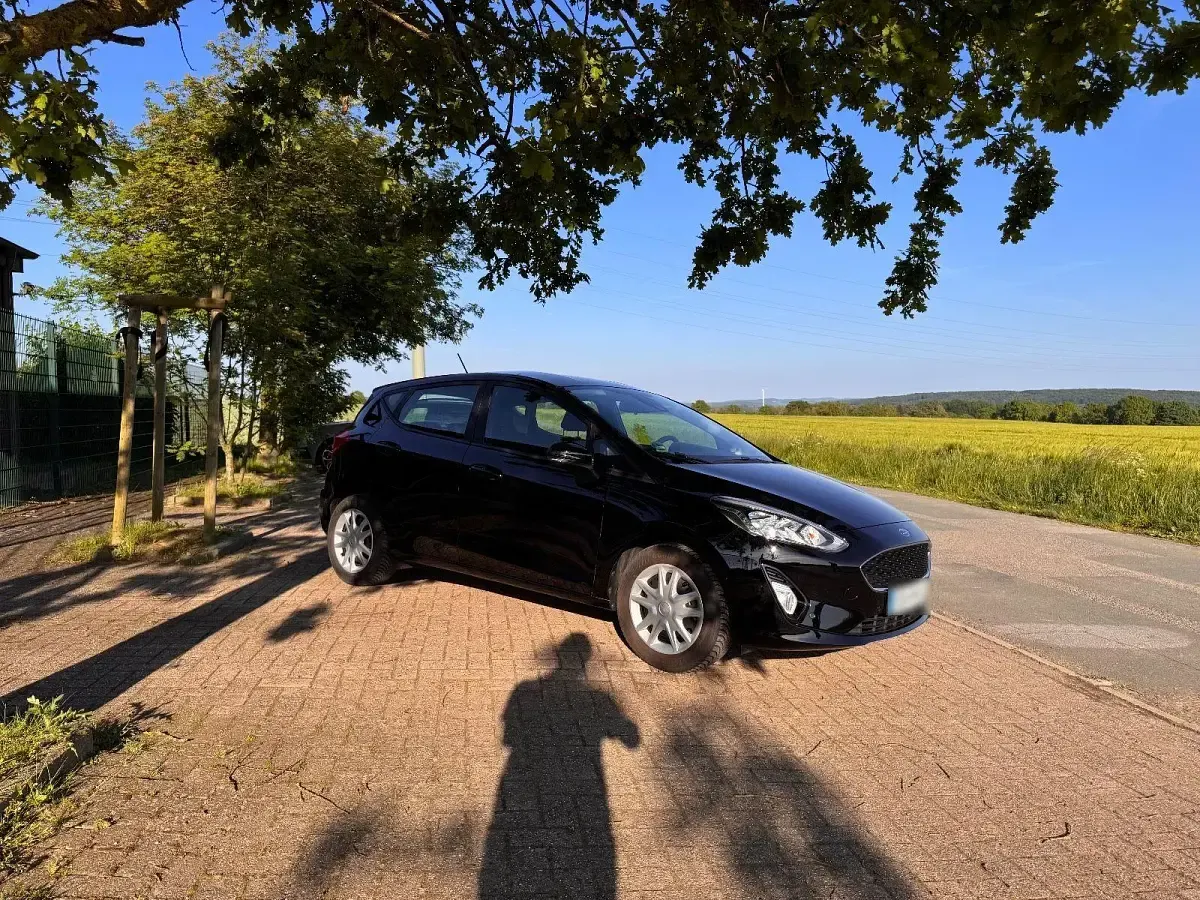 Gebraucht Ford Fiesta Cool & Connect 101 PS (74 kW) 2019 Schwarz Kleinwagen