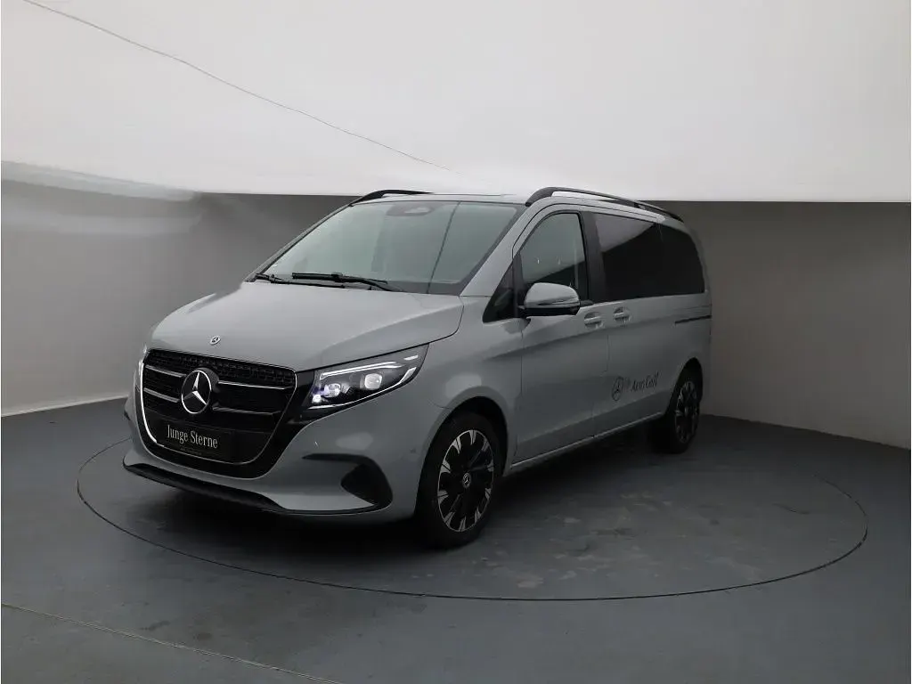 Gebraucht Mercedes V220 Style 163 PS (119 kW) 2026 Alpingrau Van / Kleinbus