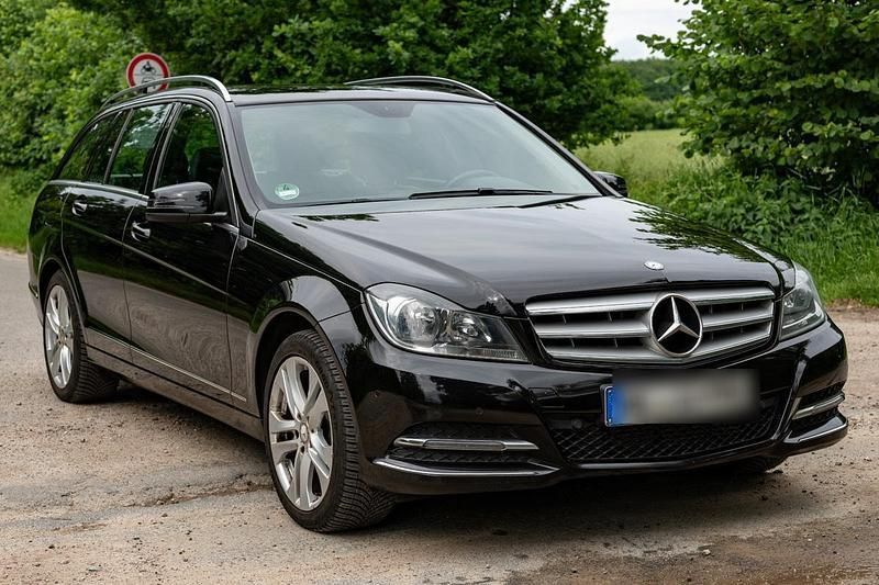 Schwarz Gebraucht 2014 Mercedes C220 Avantgarde Kombi | 8.999 € (Superpreis) - Bild 1/1