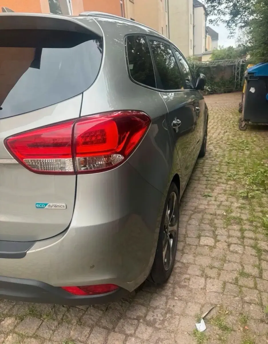Gebraucht Kia Carens 141 PS (103 kW) 2016 Beige Van / Kleinbus
