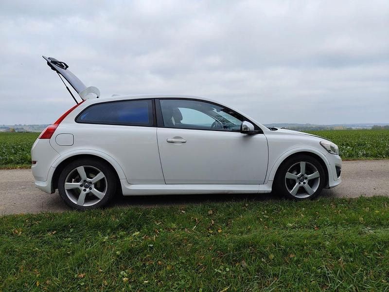Weiß Gebraucht 2011 Volvo C30 R-Design Kleinwagen | 3.900 € (Superpreis) - Bild 1/4