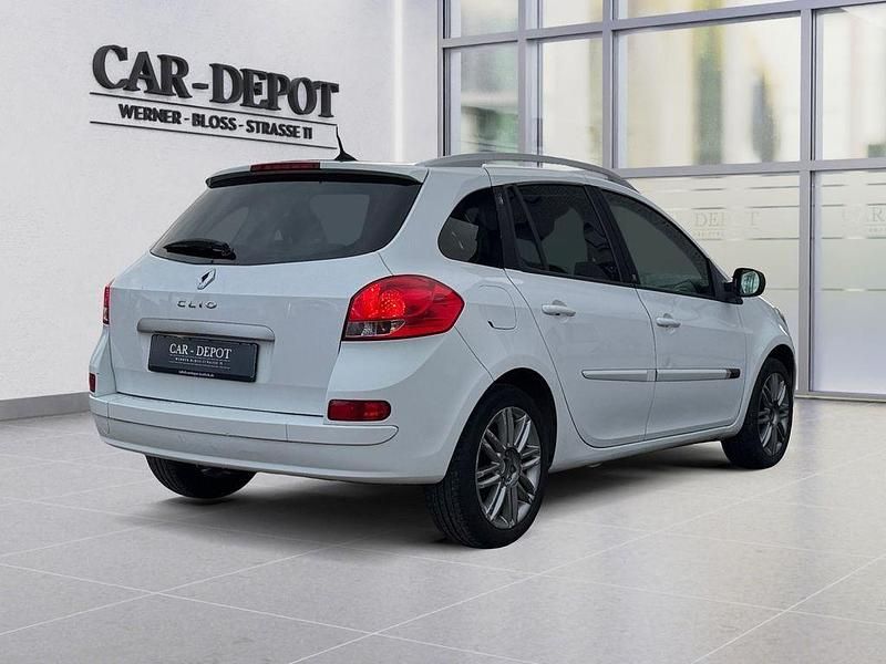 Gebraucht Renault Clio II Night&Day 75 PS (55 kW) 2010 Weiß Limousine