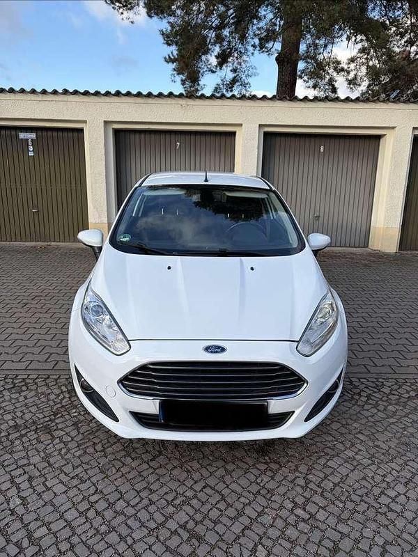 Gebraucht Ford Fiesta Titanium 80 PS (58 kW) 2013 Weiß Kleinwagen