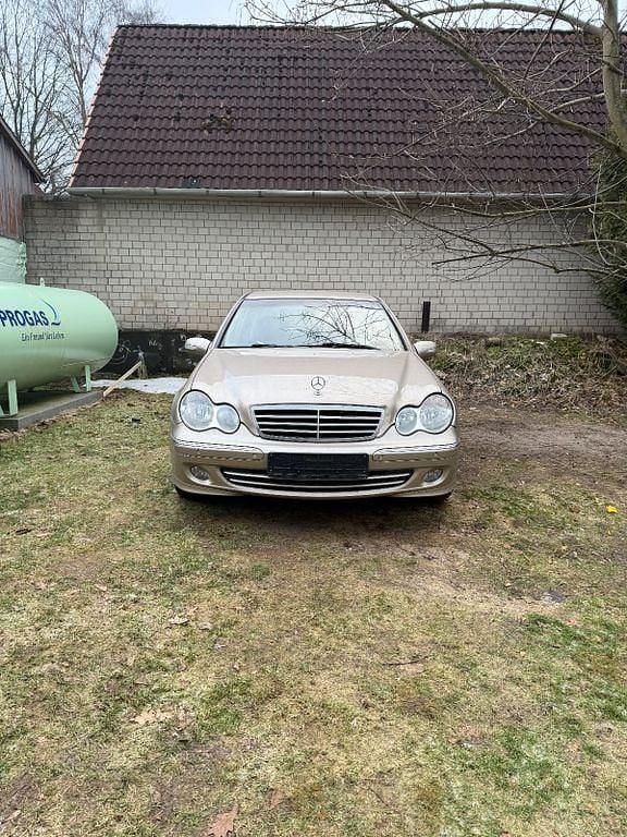 Gold Gebraucht 2004 Mercedes C180 Elegance Limousine | 2.049 € (Superpreis) - Bild 1/4