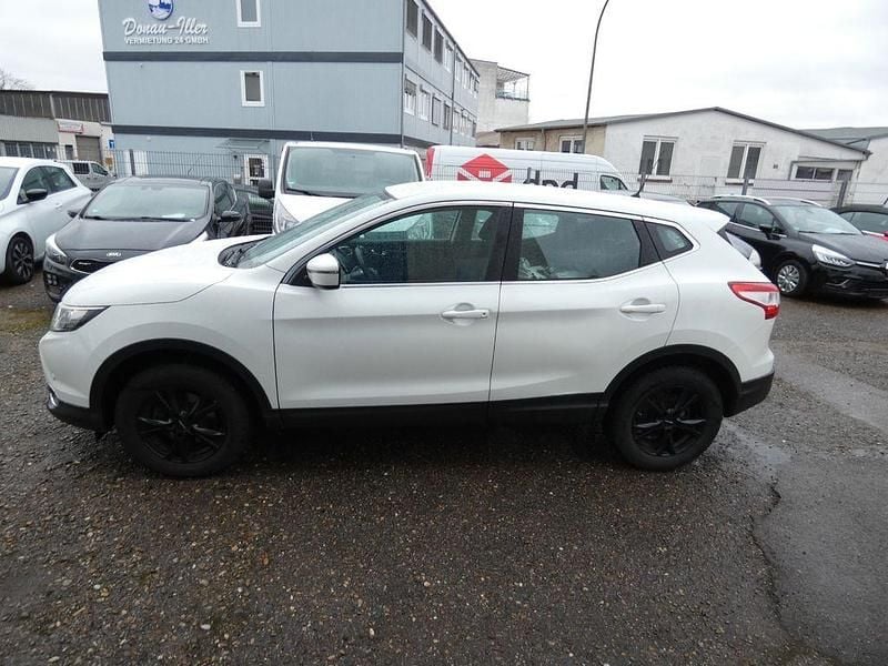 Gebraucht Nissan Qashqai Acenta 131 PS (96 kW) 2016 Weiß SUV