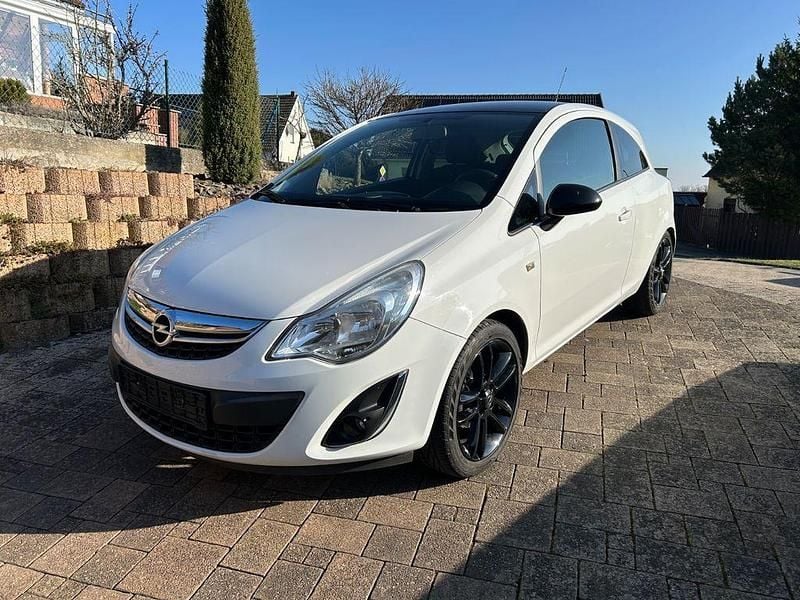 Gebraucht Opel Corsa Color Edition 101 PS (74 kW) 2012 Weiß Kleinwagen