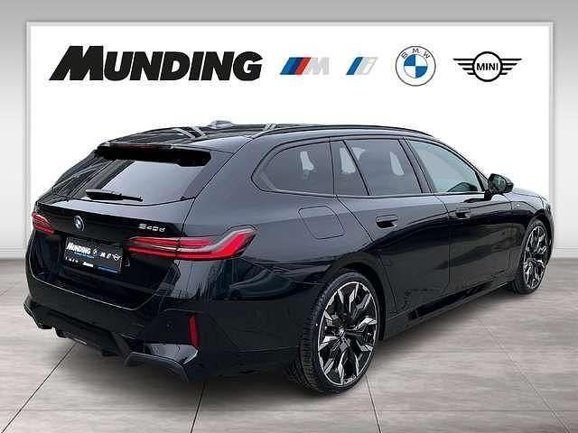 Neu BMW 540 M Sport 286 PS (210 kW) 2025 Black sapphire Kombi