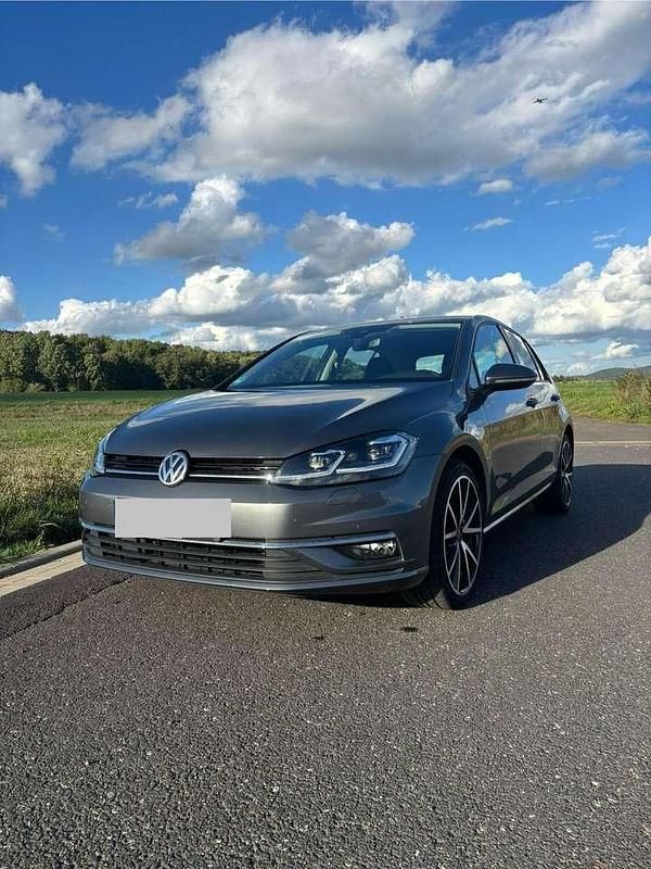 Grau Gebraucht 2017 VW Golf VII Highline Limousine | 15.400 € (Fairer Preis) - Bild 1/4