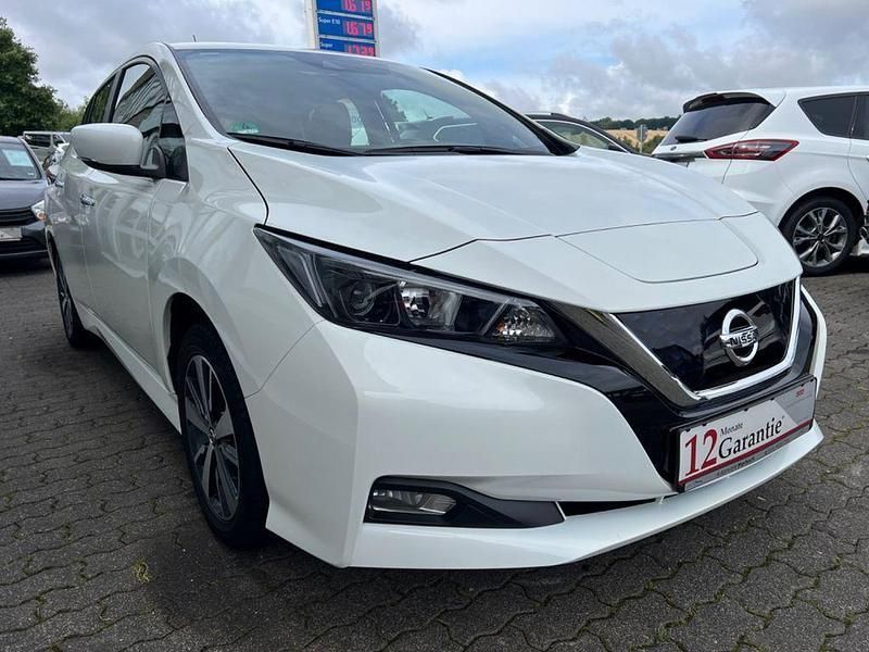 Gebraucht Nissan Leaf Acenta 110 kW (150 PS) 2021 Weiß Kleinwagen
