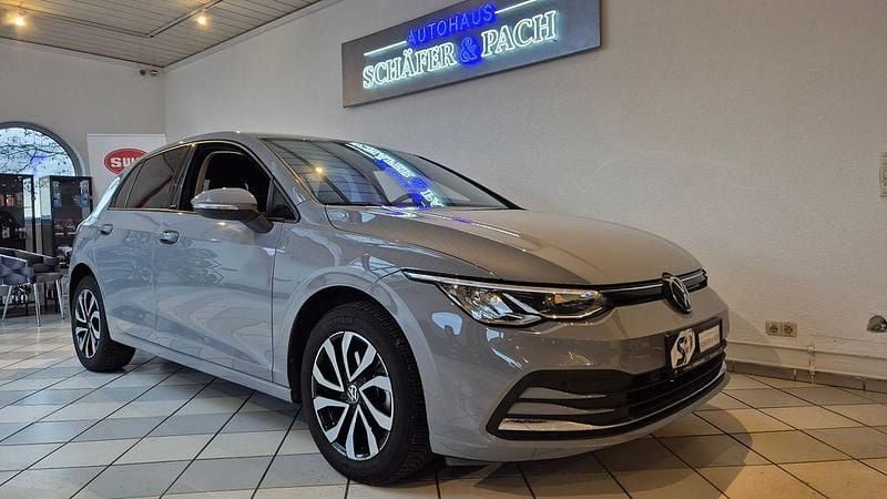Gebraucht VW Golf VIII Active 131 PS (96 kW) 2022 Grau Limousine