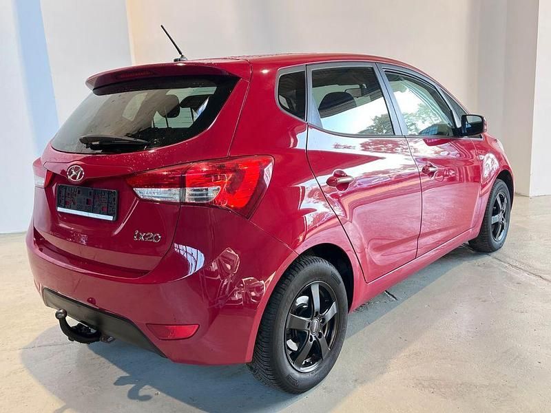 Gebraucht Hyundai ix20 125 PS (91 kW) 2012 Rot Kleinwagen
