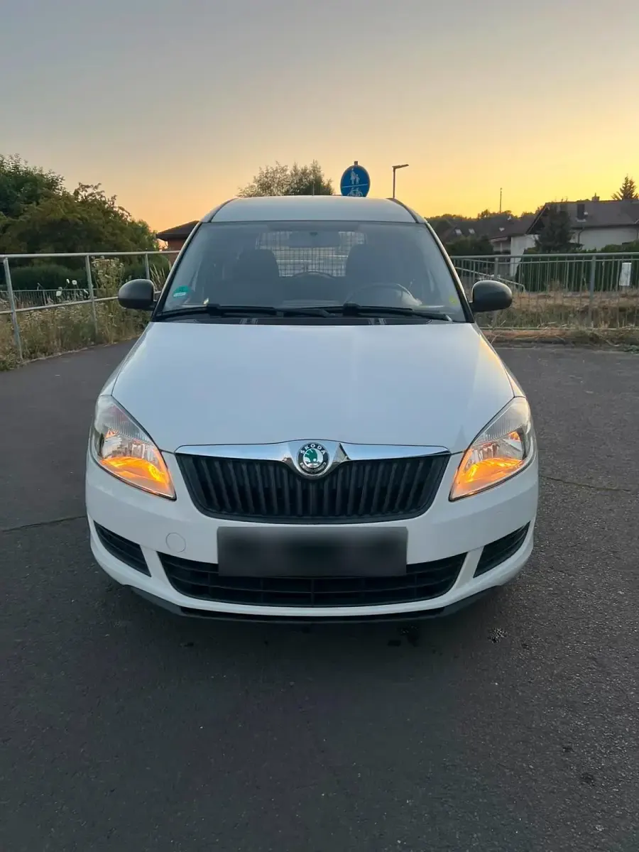 Gebraucht Skoda Roomster 70 PS (51 kW) 2012 Weiß Van / Kleinbus
