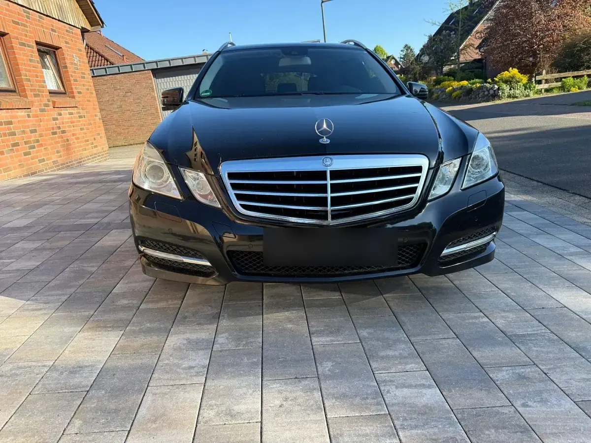 Gebraucht Mercedes E250 204 PS (150 kW) 2011 Schwarz Kombi