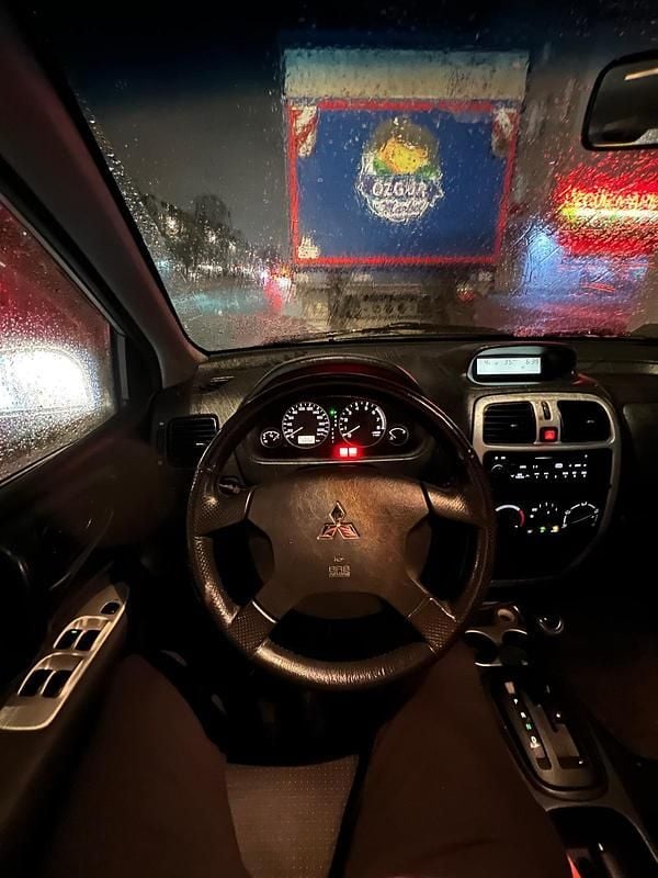 Gebraucht Mitsubishi Space Star 98 PS (72 kW) 2004 Silber Van / Kleinbus