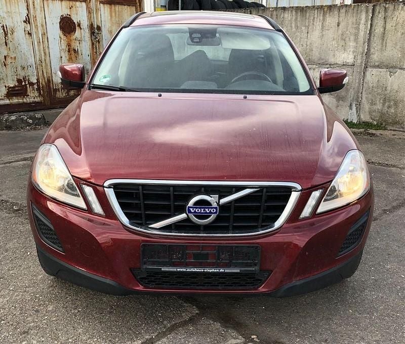 Gebraucht Volvo XC60 163 PS (119 kW) 2010 Rot SUV