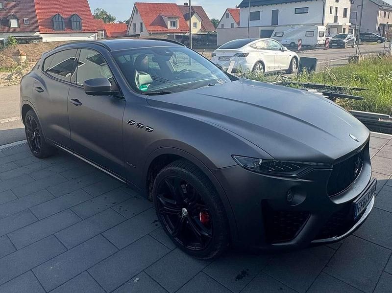 Grau Gebraucht 2019 Maserati Levante SUV | 42.900 € (Fairer Preis) - Bild 1/4