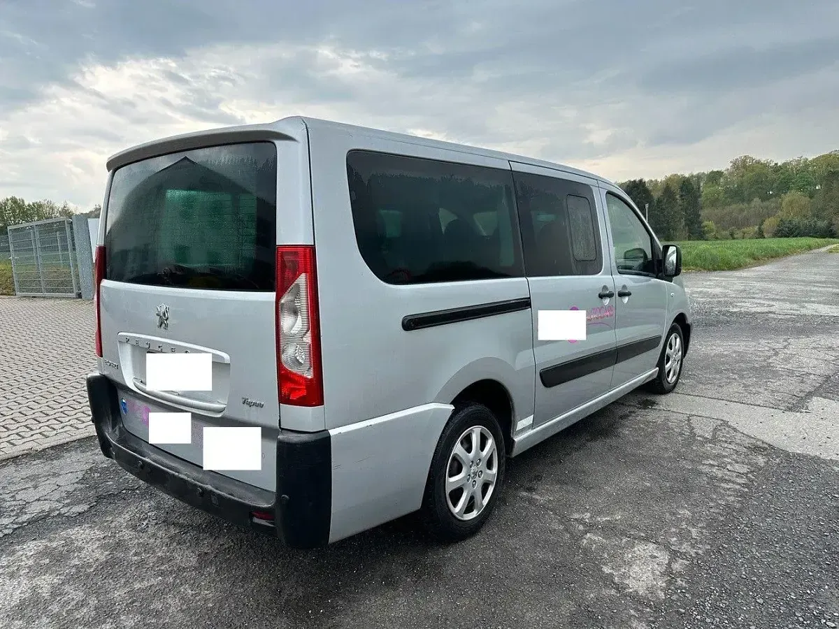Gebraucht Peugeot TePee Premium 136 PS (100 kW) 2008 Silber Van / Kleinbus