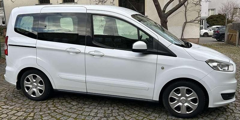Gebraucht Ford Tourneo 101 PS (74 kW) 2015 Weiß Kombi