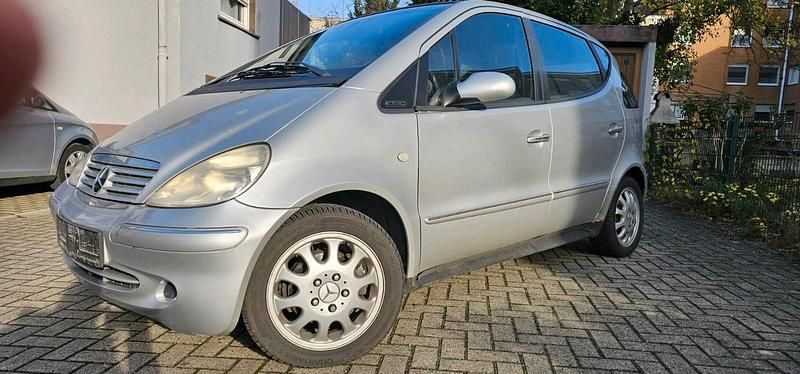 Silber Gebraucht 2002 Mercedes A140 Kleinwagen | 1.199 € - Bild 1/4
