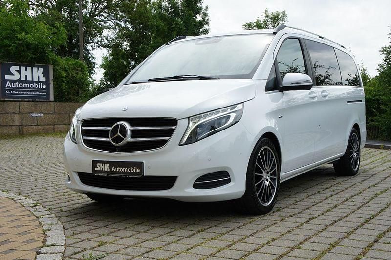 Weiß Gebraucht 2017 Mercedes V250 Exclusive Van / Kleinbus | 36.590 € (Fairer Preis) - Bild 1/4