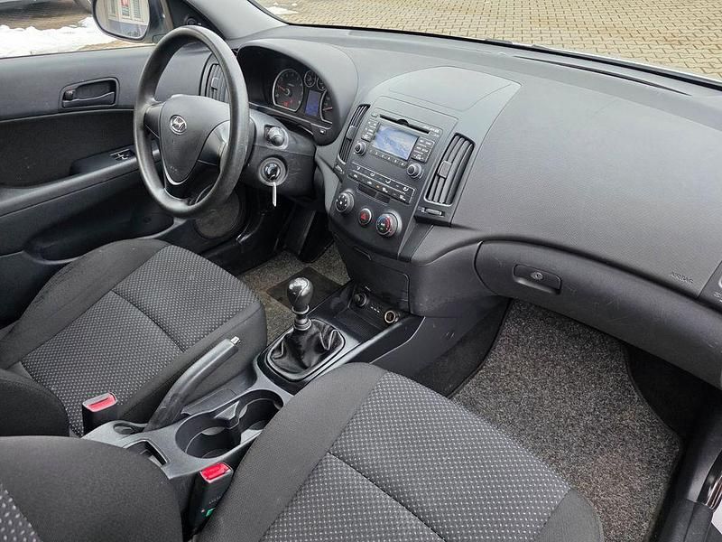 Gebraucht Hyundai i30 109 PS (80 kW) 2009 Silber Limousine