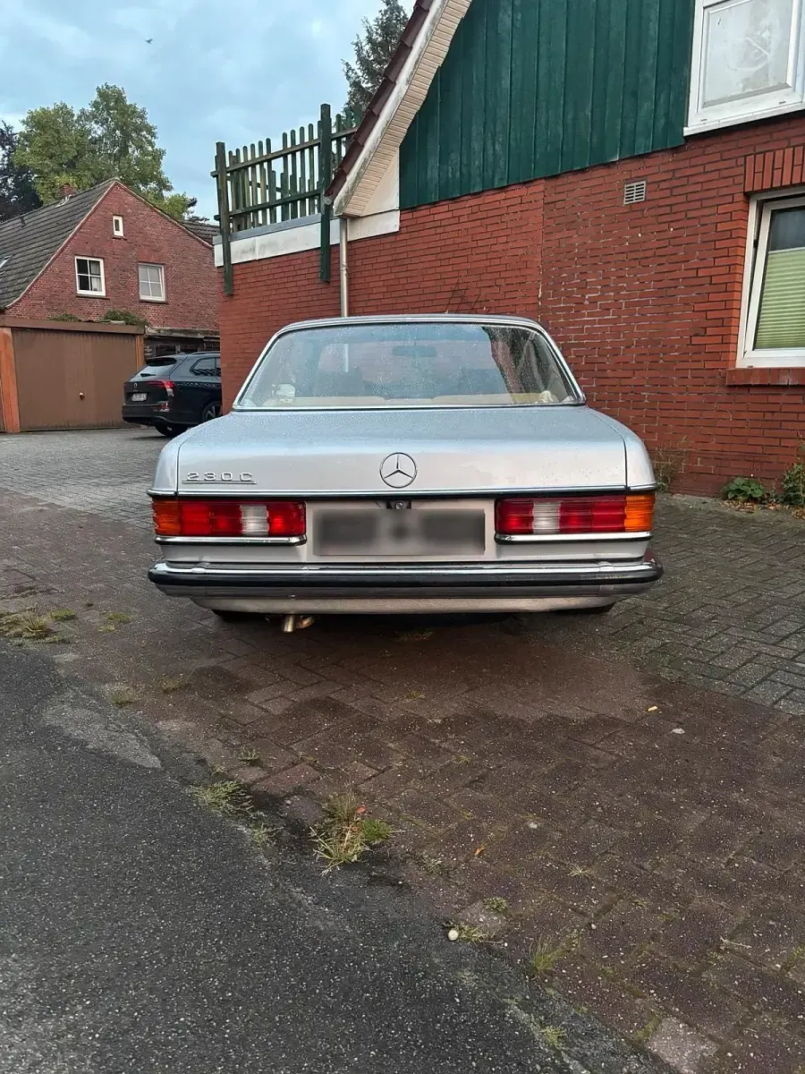 Gebraucht Mercedes 230 109 PS (80 kW) 1978 Silber Coupé